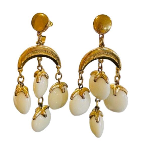 Vintage Trifari Waterfall Chandelier Dangle Clip On Earrings Goldtone/White - Picture 10 of 10